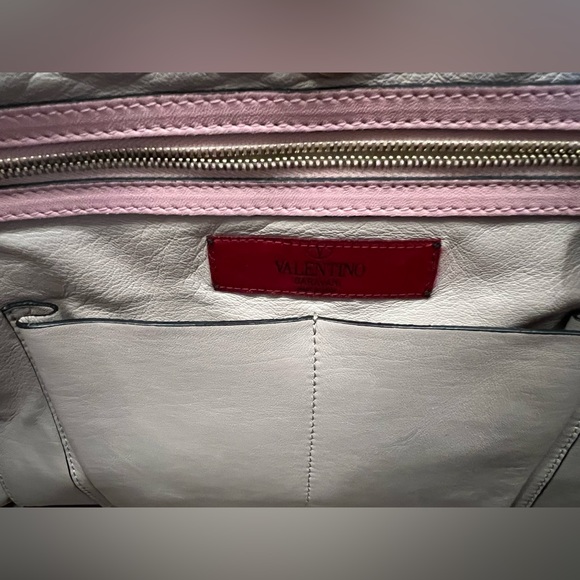 Valentino Garavani Rockstud Large Calfskin Tote - Picture 5 of 16